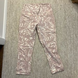 Lululemon Wunder Under Crops Size 6